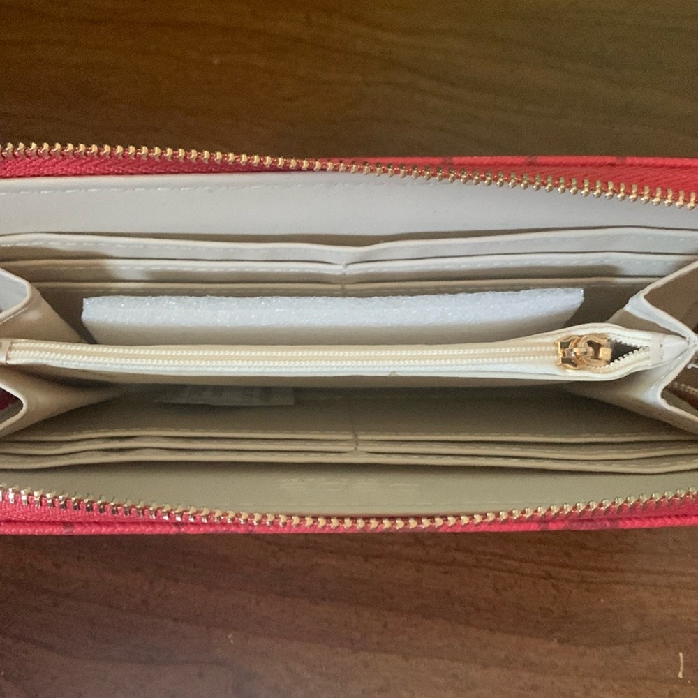 NWT BeBe Candy Apple Briella Wristlet - Picture 7 of 7